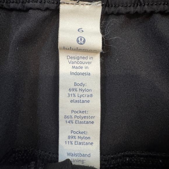 Lululemon On the Fly Short 2.5 Black Luxtreme Size 6 Athletic Shorts EUC LW7AIS - Picture 2 of 8